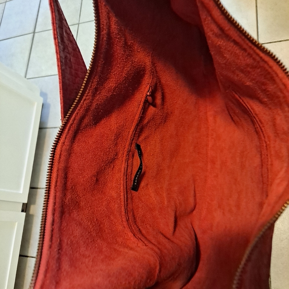Banana Republic Leather hobo BOHO Bag with Suede Interior and Buckle Accent!! - Picture 5 of 6